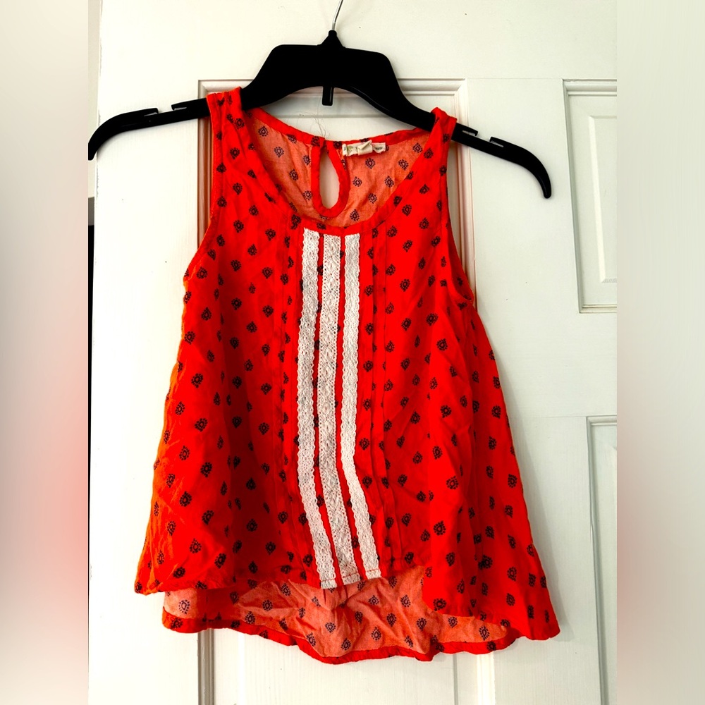 Tucker and Tate summer top.